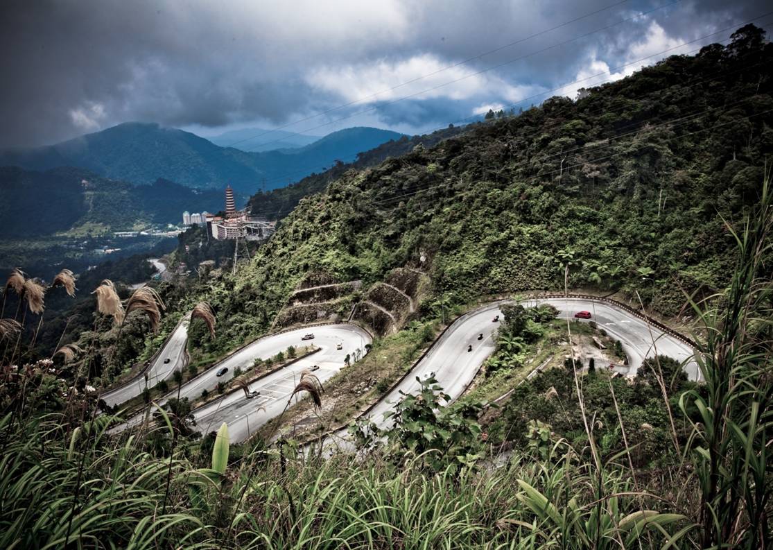 Breathtaking and thrilling hairpins awaits you in this trip